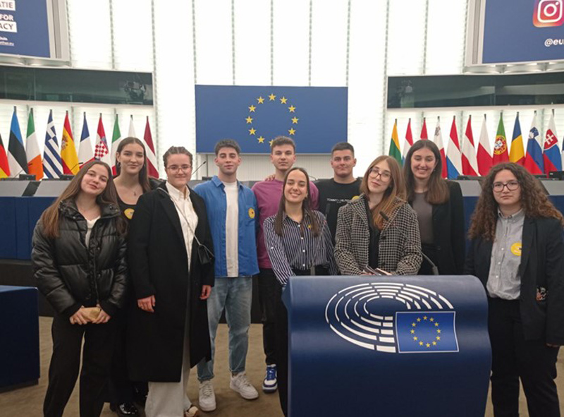 Οι μαθητές-Πρέσβεις του Ευρωπαϊκού Κοινοβουλίου του Γενικού Λυκείου Τυρνάβου στο πρόγραμμα Euroscola στο Στρασβούργο