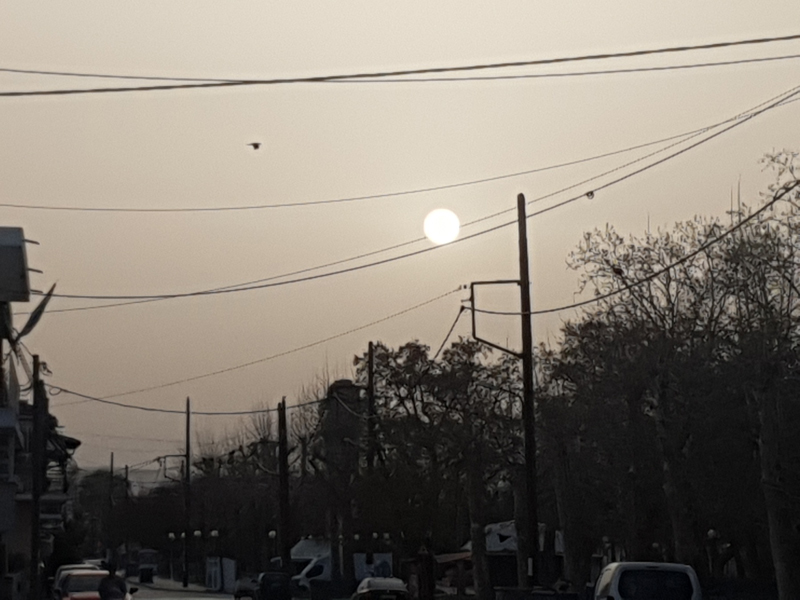 Η Αφρικανική σκόνη έκρυψε τον ήλιο σε Τύρναβο και Αμπελώνα
