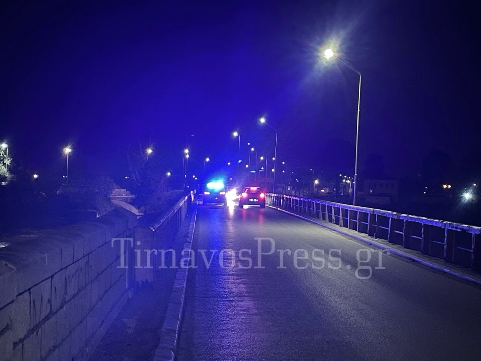 Τροχαίο ατύχημα σημειώθηκε πάνω στην Γέφυρα του Τυρνάβου τα ξημερώματα της Κυριακής