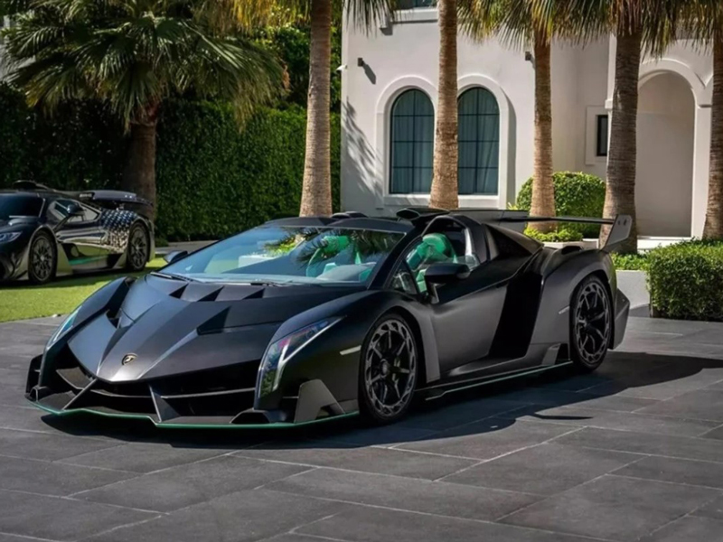 Lamborghini: Η σπάνια Veneno Roadster αναζητά ιδιοκτήτη