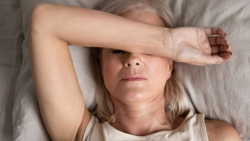 Εμμηνόπαυση: Τα συμπτώματα από την ηλικία των 40 μέχρι τα 65