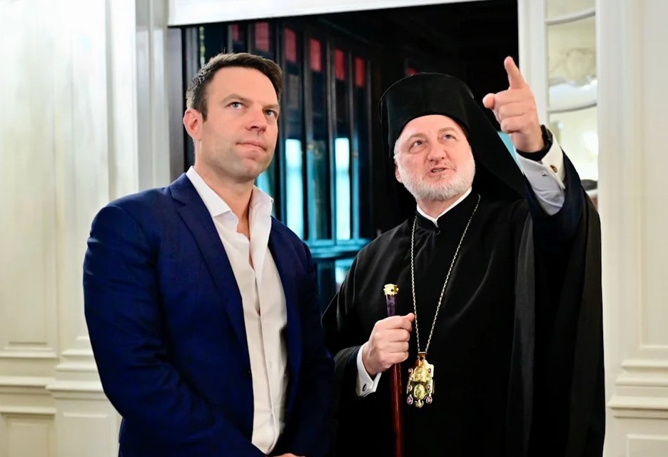Τους κούφανε στην Αρχιεπισκοπή ο Κασσελάκης μίλησε για θαύμα στην βάπτισή του