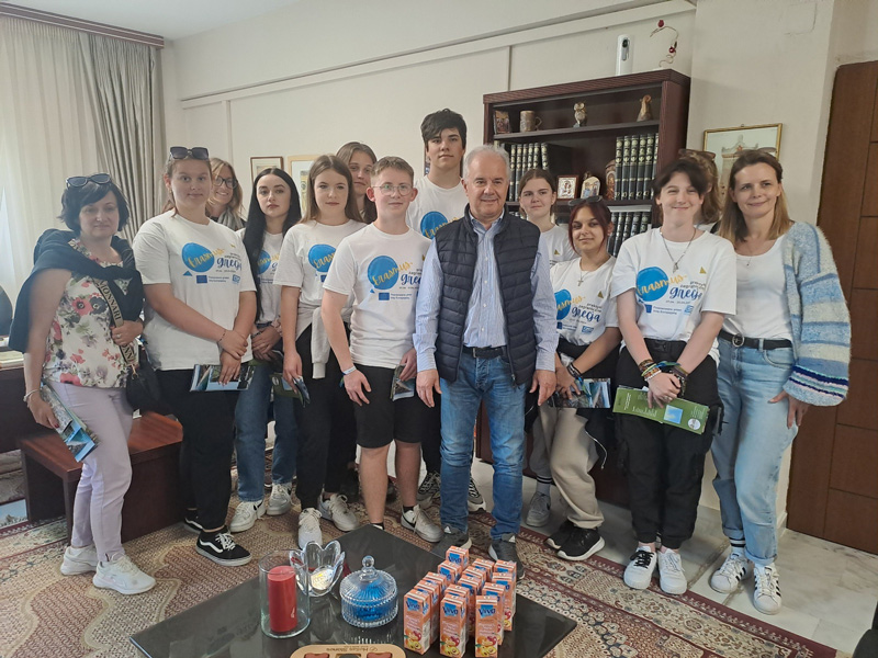 Αντιπροσωπεία μαθητών από επαγγελματικό λύκειο της Πολωνίας επισκέφθηκαν το Δημαρχείο Τεμπών