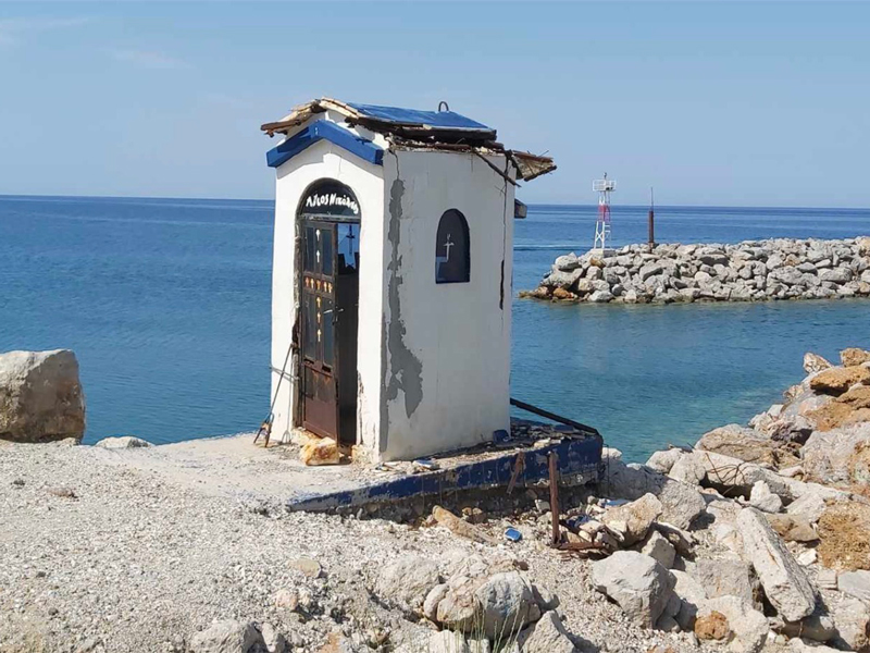 Ντροπιαστικές εικόνες στο εκκλησάκι – προσκυνητάρι στο λιμάνι του Αγιοκάμπου