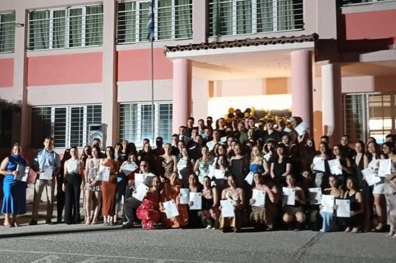 Συγκίνηση και νοσταλγία στην τελετή αποφοίτησης του ΓΕΛ Τυρνάβου