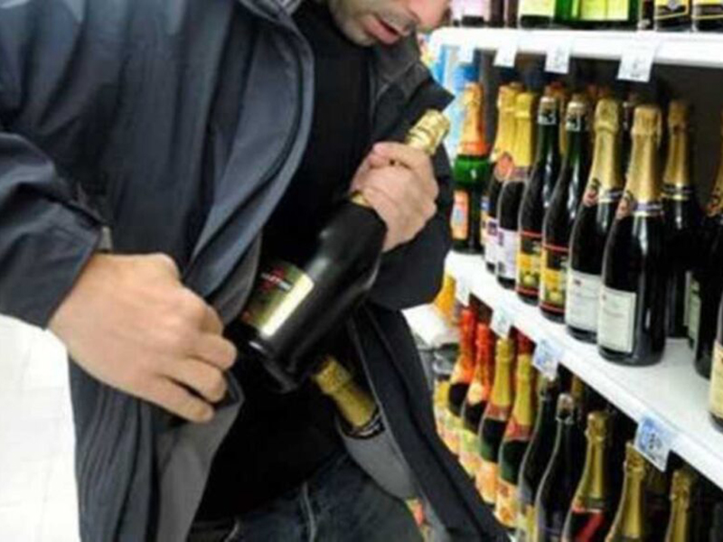 “Ξάφριζε” τα ποτά από 17 σούπερ μάρκετ σε Βόλο- Λάρισα- Ελασσόνα