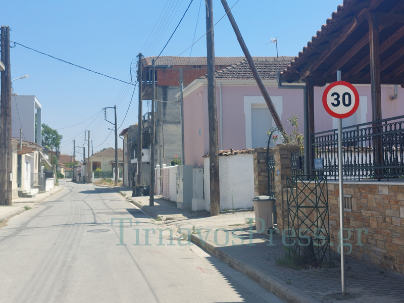 Καινούργιες πινακίδες τοποθετήθηκαν σε Τύρναβο και Αμπελώνα