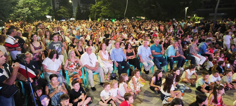 Γρεβενά: Όλη η πόλη μια «κερκίδα» και μια αγκαλιά, πανηγύρισε το νέο θρίαμβο του ιπτάμενου Μίλτου