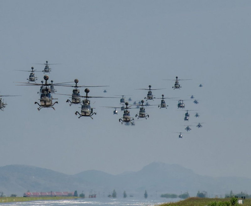 Στη Λάρισα τα επιθετικά ελικόπτερα Apache της 1ης ΤΑΞΑΣ από το Στεφανοβίκειο