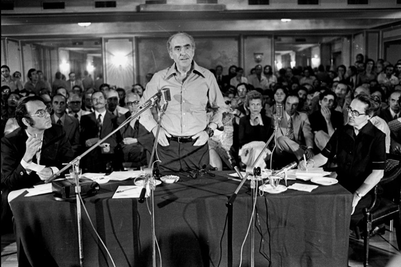 50 χρόνια ΠΑΣΟΚ: Πώς πήρε το όνομά του – Η ιδρυτική διακήρυξη