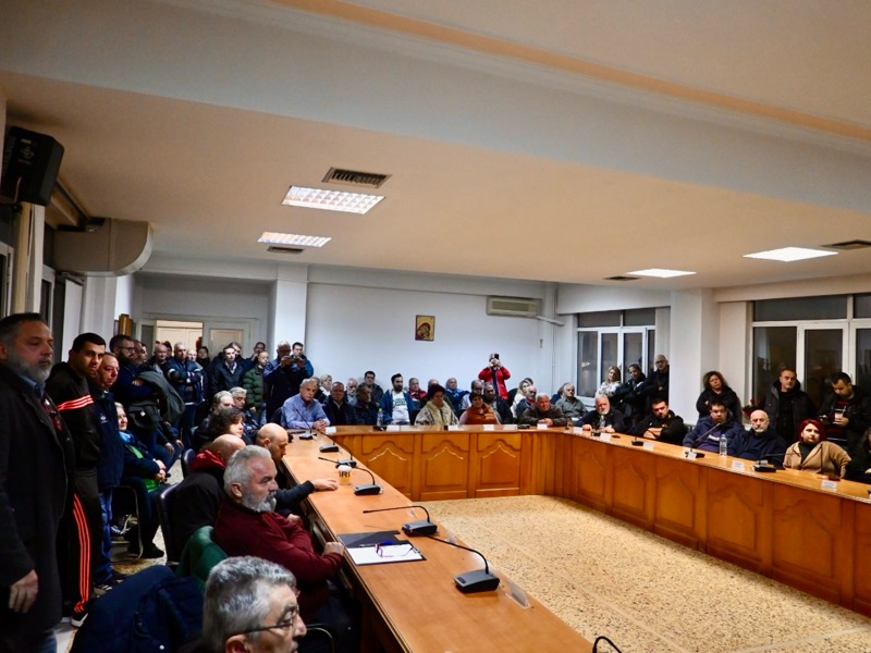 Μεγάλη σύσκεψη των σεισμόπληκτων στο Δημαρχείο Τυρνάβου: Κινητοποίηση στα γραφεία της ΔΑΕΦΚ στην Λάρισα την Τρίτη 26 Νοεμβρίου