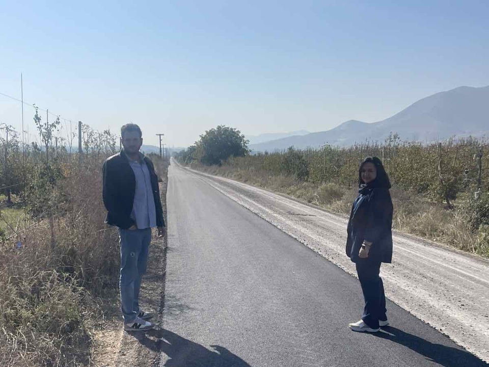 Σε εξέλιξη η ασφαλτόστρωση αγροτικού δρόμου στο Αργυροπούλι