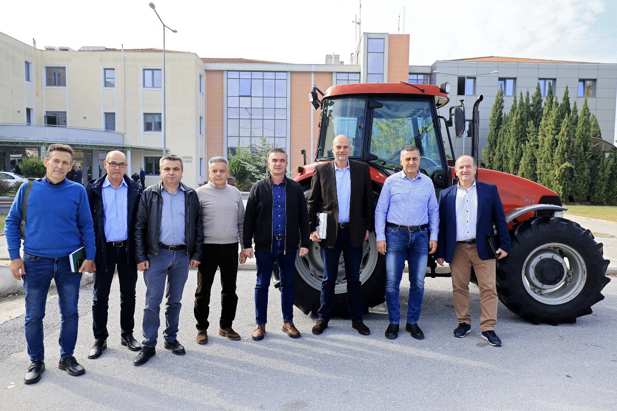 Δωρεά γεωργικού ελκυστήρα στην Περιφέρεια Θεσσαλίας