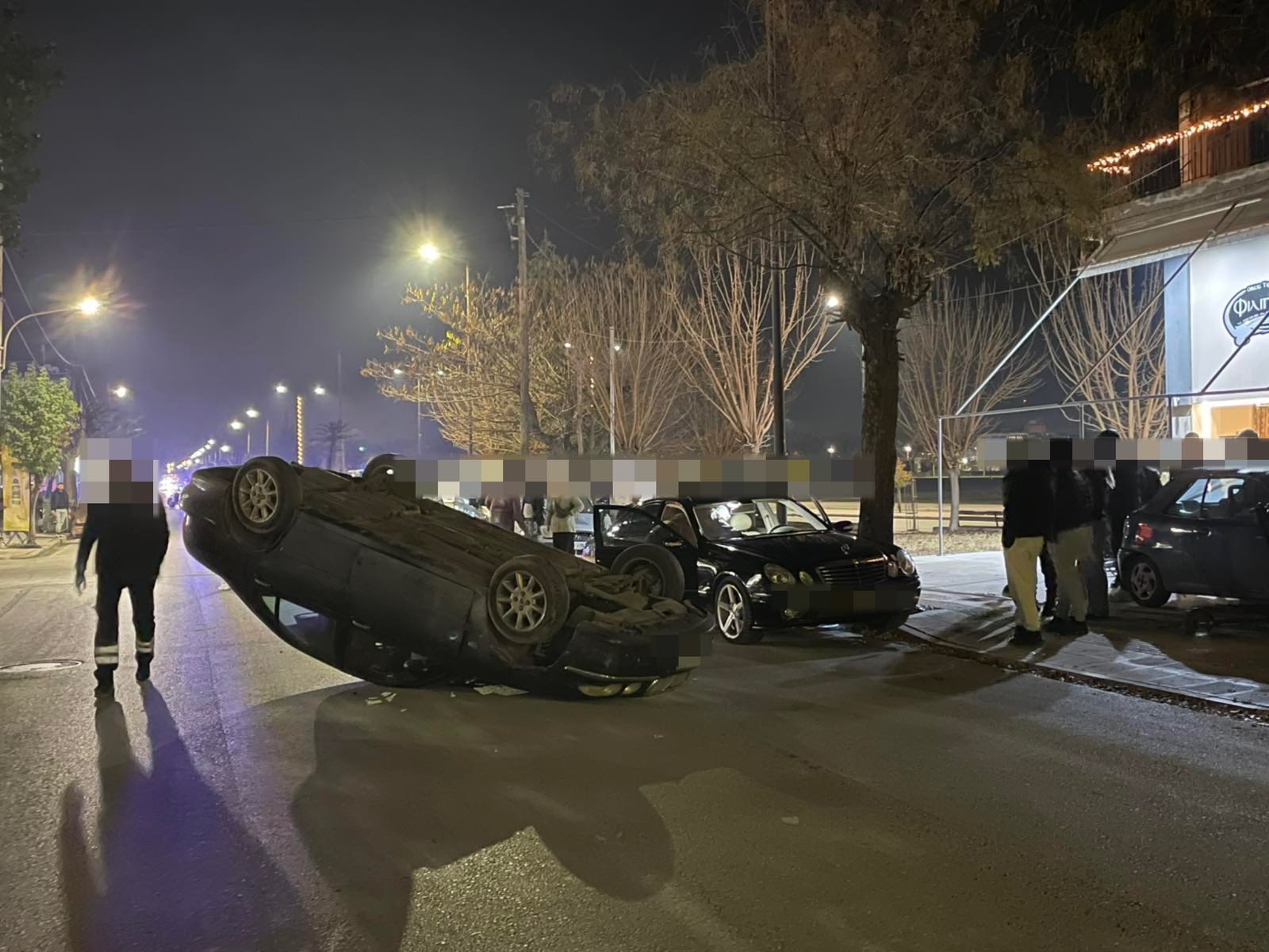 Τροχαίο στη Λάρισα: Ανετράπη αυτοκίνητο μετά από σύγκρουση