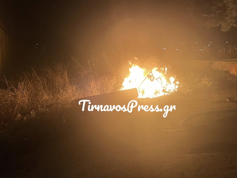 Φωτιά σε κάδο πίσω από το κλειστό γυμναστήριο Τυρνάβου