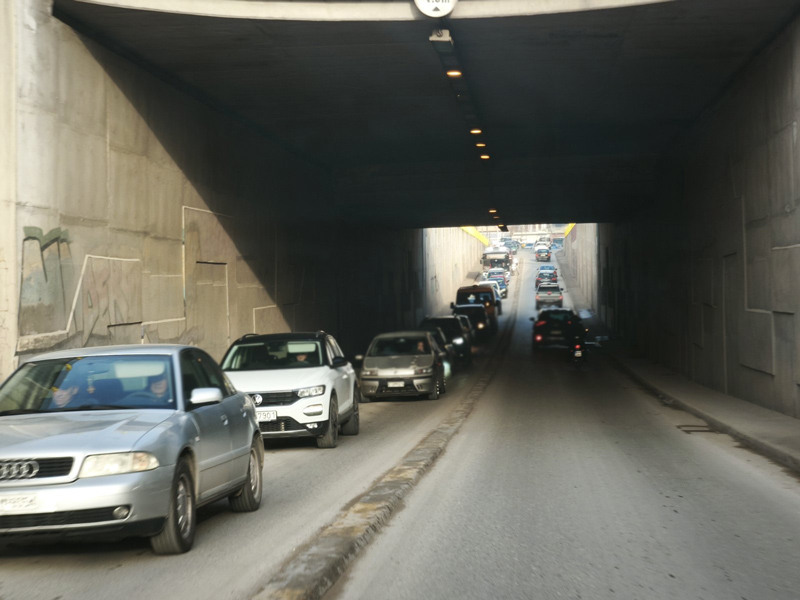 Μεγάλη ταλαιπωρία οδηγών στην οδό Φαρσάλων λόγω έργων – Παρέμβαση της Τροχαίας Λάρισας