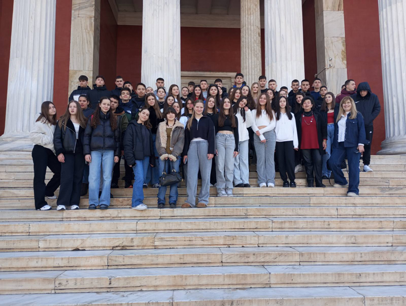 Εκπαιδευτική Εκδρομή στην Αθήνα: Μαθητές του 1ου Γυμνασίου Τυρνάβου στην Βουλή και σε πολιτιστικά ορόσημα!