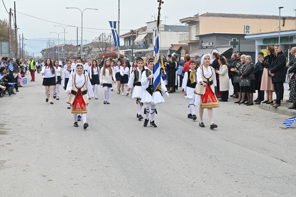 Με λαμπρότητα γιορτάστηκε η 25η Μαρτίου στον Αμπελώνα