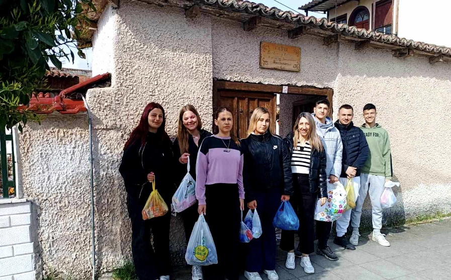 Προσφορά τροφίμων από το ΕΠΑΛ Τυρνάβου στο Σύλλογο «Ελπίς»