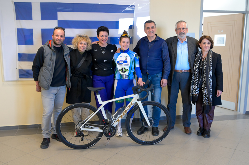 Ο Περιφερειάρχης Θεσσαλίας Δημήτρης Κουρέτας στηρίζει την πρωταθλήτρια ποδηλασίας Ελένη Κασκάνη