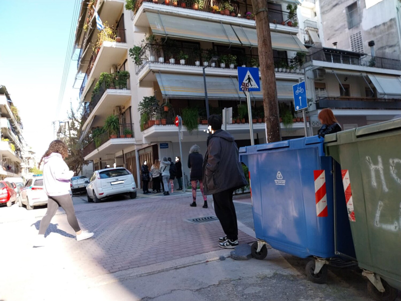 Λάρισα: Άνδρας έπεσε από τον 4ο όροφο πολυκατοικίας και σκοτώθηκε