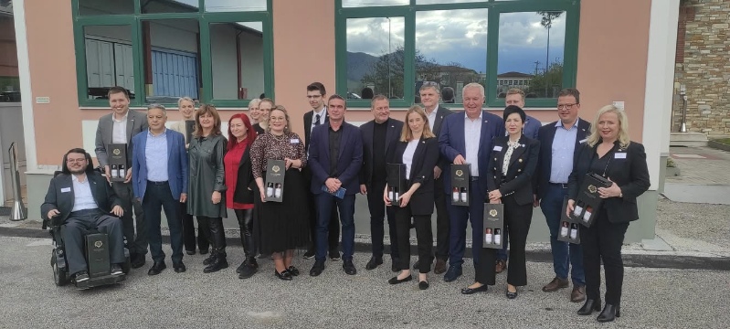 Επίσκεψη της Επιτροπής της Κάτω Σαξονίας στον Οινοποιείο Τυρνάβου – Θαυμασμός για την οινική παράδοση, ανησυχία για τον πρωτογενή τομέα