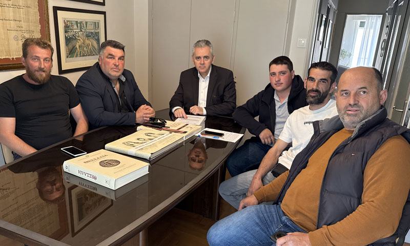 Μάξιμος με πλημμυροπαθείς κτηνοτρόφους: Δυστυχώς, για πολλούς κτηνοτρόφους το 5.2 αποδεικνύεται δώρο άδωρο!