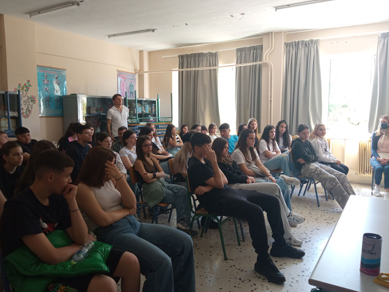 Ενημερωτική επίσκεψη του 1ου Γυμνασίου Τυρνάβου στο ΕΠΑΛ Τυρνάβου για τις ειδικότητες και τις επαγγελματικές προοπτικές