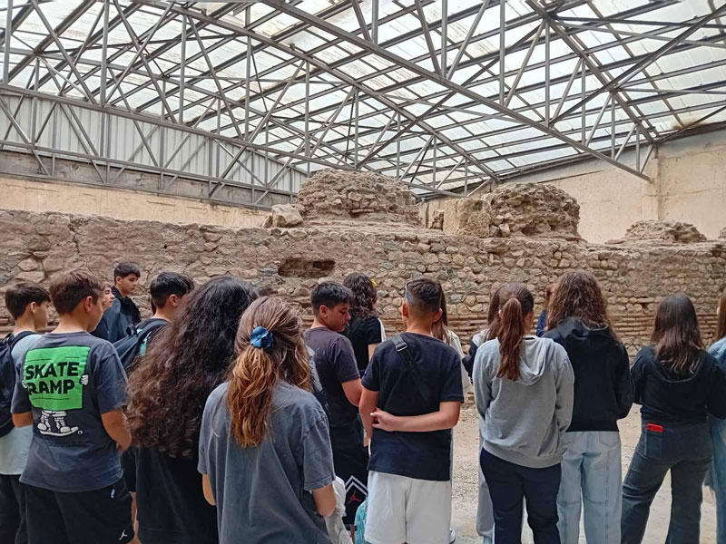 1ο Γυμνάσιο Τυρνάβου: Διδακτική επίσκεψη σε ιστορικά μνημεία της Λάρισας για μαθητές της Α’ τάξης