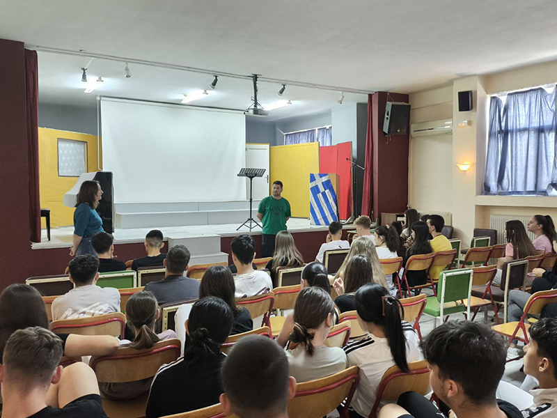 «Από το αλεύρι στην επιχειρηματικότητα»: Μαθητές του Γυμνασίου Αμπελώνα γνωρίζουν την τέχνη της αρτοποιίας