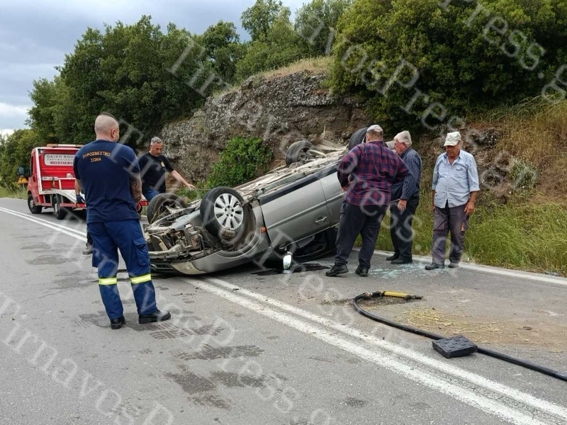 Τροχαίο στον δρόμο Τυρνάβου – Δαμασίου: Ι.Χ. ανετράπη – Τραυματίστηκε μία γυναίκα