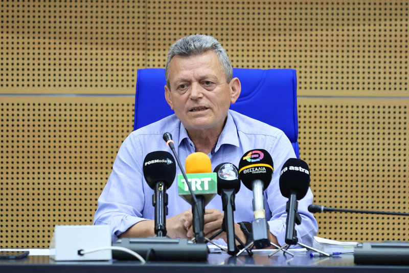 Ο Περιφερειακός Συντονιστής Πολιτικής Προστασίας αποχωρεί για προσωπικούς λόγους – Συγκίνηση και δάκρυα στην «αποστρατεία» του Ηλία Λεοντάρη από την Περιφέρεια Θεσσαλίας