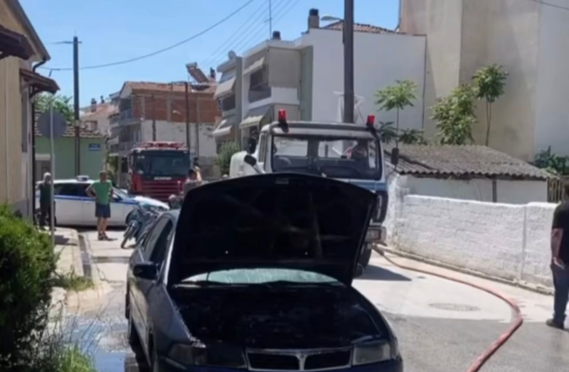 Φωτιά σε αυτοκίνητο στην οδό Ταουσάνη στον Τύρναβο