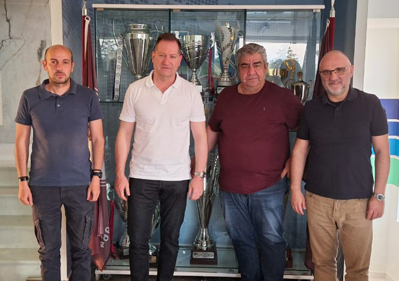 Συνάντηση του προέδρου της ΠΑΕ ΑΕΛ Αχιλλέα Νταβέλη με τη διοίκηση της Ερασιτεχνικής