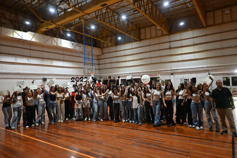 Με χαμόγελα και συγκίνηση η τελετή αποφοίτησης στο 1ο Γυμνάσιο Τυρνάβου «Αχιλλέας Τζάρτζανος»