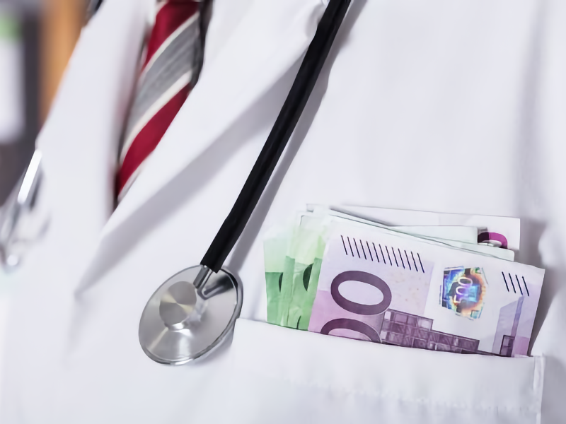 Το φακελάκι των 2.500€ στο χειρουργικό τραπέζι και η “επιχείρηση” που στήθηκε από… Θεσσαλονίκη!