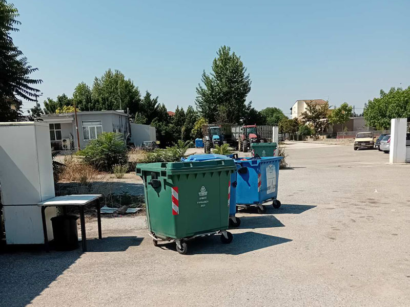 Ανευθυνότητα στα Πλατανούλια: Έριξαν κενές συσκευασίες γεωργικών φαρμάκων σε κάδο απορριμμάτων