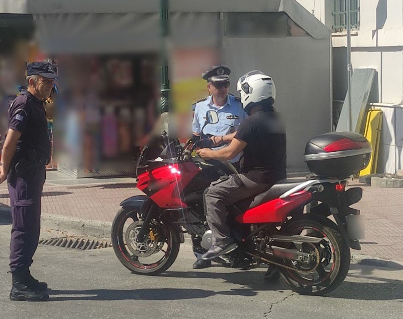 Ελασσόνα: Εκστρατεία «Μηδενική ανοχή χωρίς κράνος» – Ενημερωτική δράση από την Αστυνομία