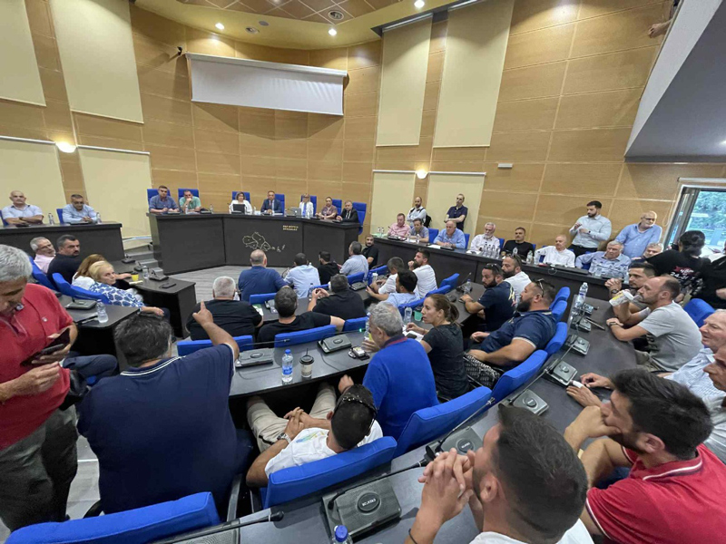 Θανάτωση κοπαδιών και αυστηρή επιτήρηση: Η μόνη λύση για τον περιορισμό της ζωονόσου λέει ο Κέλλας