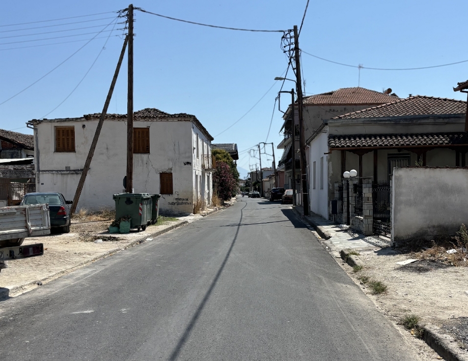 Προχωρούν με σταθερό ρυθμό οι ασφαλτοστρώσεις στον Δήμο Τυρνάβου