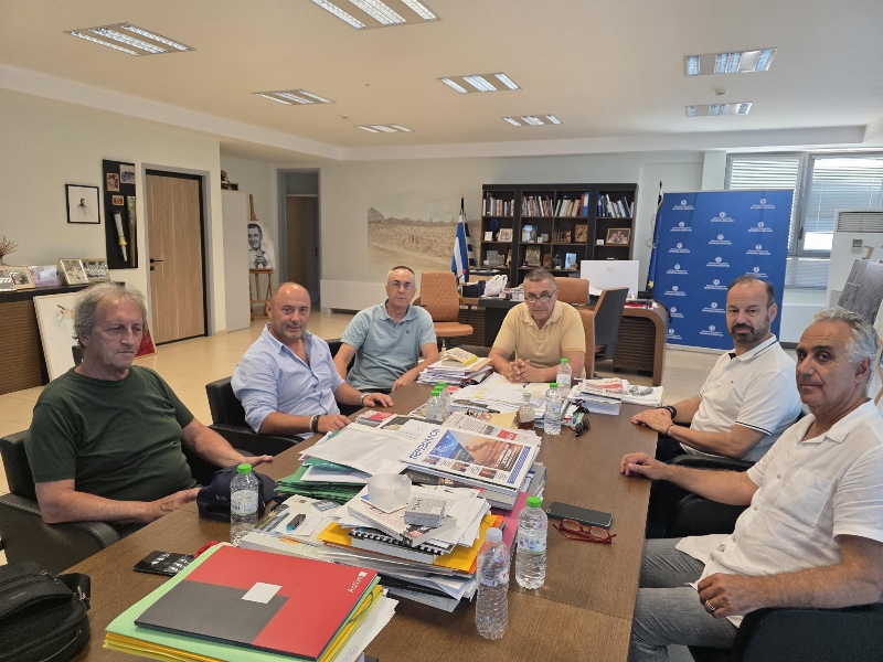 Μουζάκι: Συνάντηση Κουρέτα με την Επιτροπή Σεισμόπληκτων – Σχέδιο δράσης για την απομάκρυνση του αμιάντου από τις κατοικίες