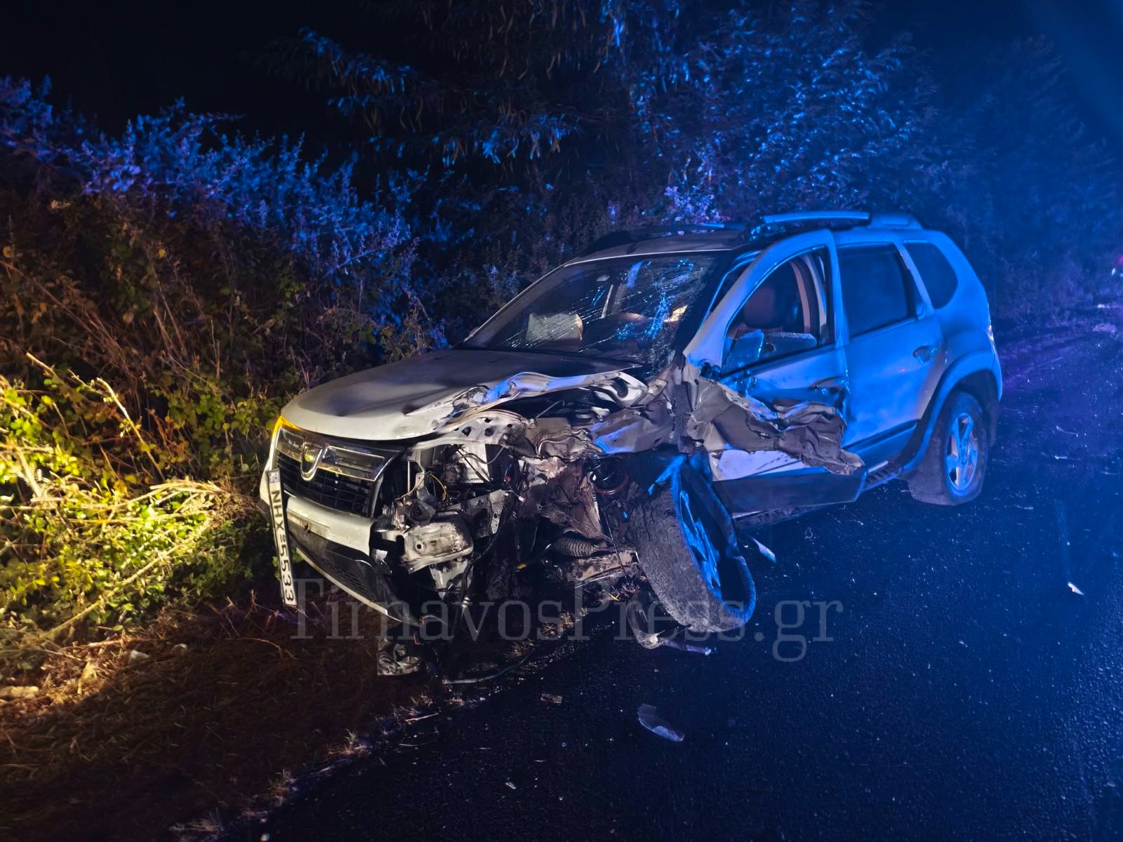 Σοβαρό τροχαίο στο 10ο χλμ Λάρισας – Τυρνάβου: Σφοδρή μετωπική σύγκρουση με έναν σοβαρά τραυματία