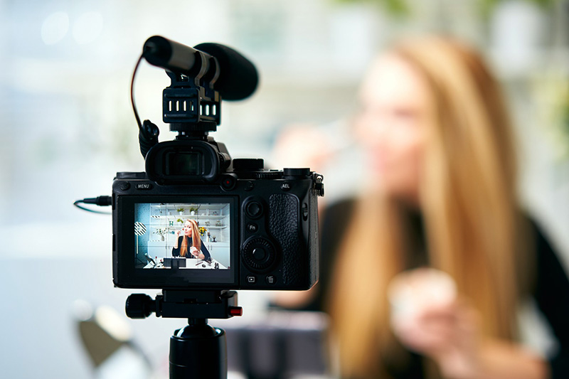 Στις δαγκάνες της εφορίας η influencer που διαφήμιζε τα λεφτά της απ’ το OnlyFans