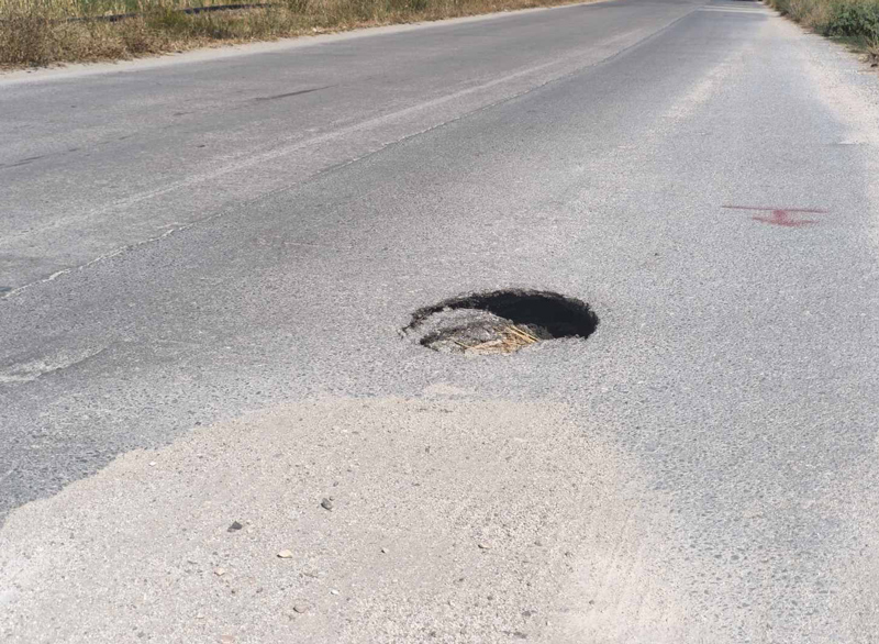 Επικίνδυνη καθίζηση στο οδόστρωμα μεταξύ Φαλάνης και Αμπελώνα