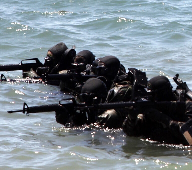 «Δολοφονία εν ψυχρώ»: Σοβαρές καταγγελίες των γονιών του 21χρονου αξιωματικού των ΟΥΚ – «Πέθανε από ατομικό καψόνι»