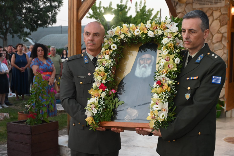 Πάνδημη συμμετοχή στον Εσπερινό για τον Άγιο Παΐσιο στο Στρατόπεδο Αμπελώνα