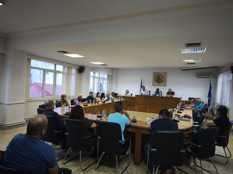 Απολογισμός έργου Δήμου Τυρνάβου: Υπόγειοι κάδοι, νέο απορριμματοφόρο και έργα – Έντονη συζήτηση για δημοτικά τέλη κι ”απουσίες”