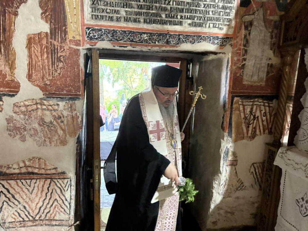 Θυρανοίξια στον ιστορικό ανακαινισμένο Ιερό Ναό Αγίου Γεωργίου Αμπελακίων