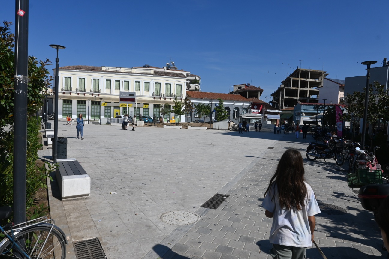 Κεντρική πλατεία Τυρνάβου,  kentriki plateia Tirnavou,