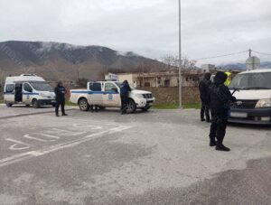 Μπαράζ συλλήψεων στον Τύρναβο: Χειροπέδες σε τρία άτομα για ηρωίνη μετά από καταδίωξη